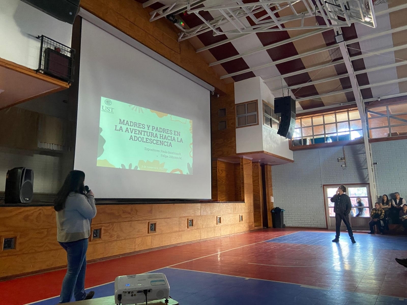 Taller "Madres y Padres en la Aventura hacia la Adolescencia"